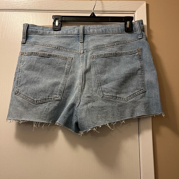 NWT Size 31  Madewell  The Perfect Jean Short in Fiore Wash: Destroyed Edition - Picture 4 of 8